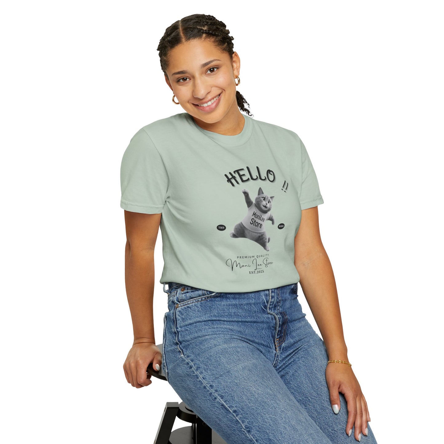 Moni_Lee_Cat_Tee._Bay_woman smiling